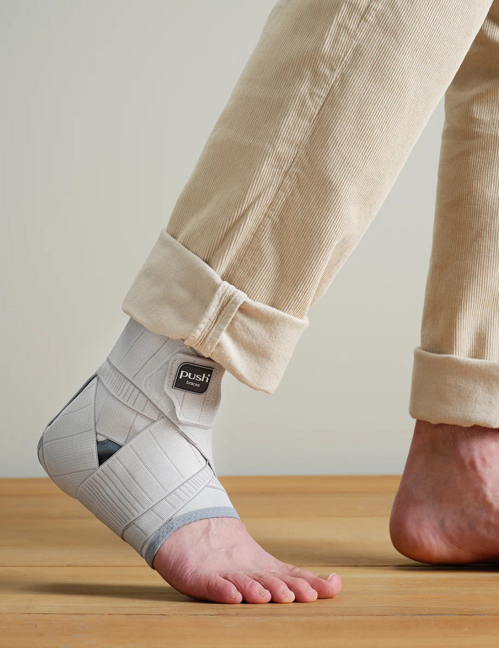 Push med Ankle Brace