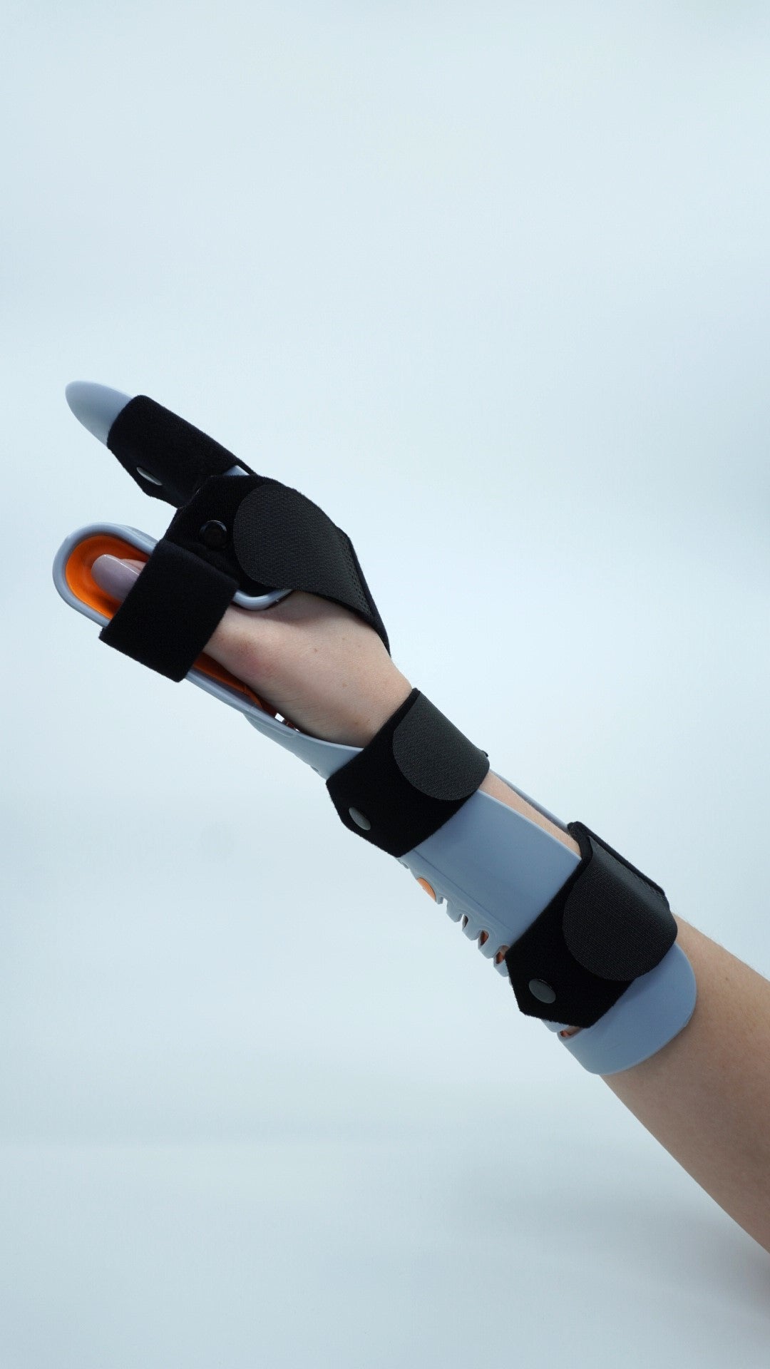 Supporta Static Hand Splint worn on hand